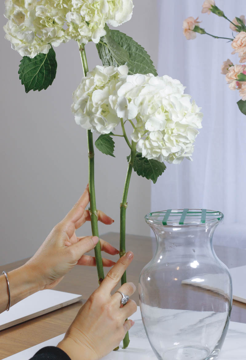 How to Arrange Flowers Like a Pro - Quartz & Leisure
